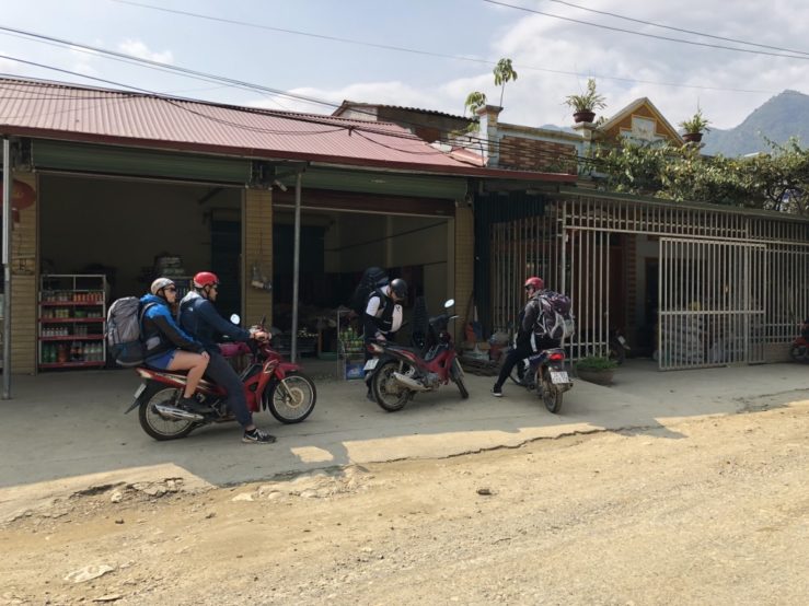 Přesun na motorkách ve Vietnamu